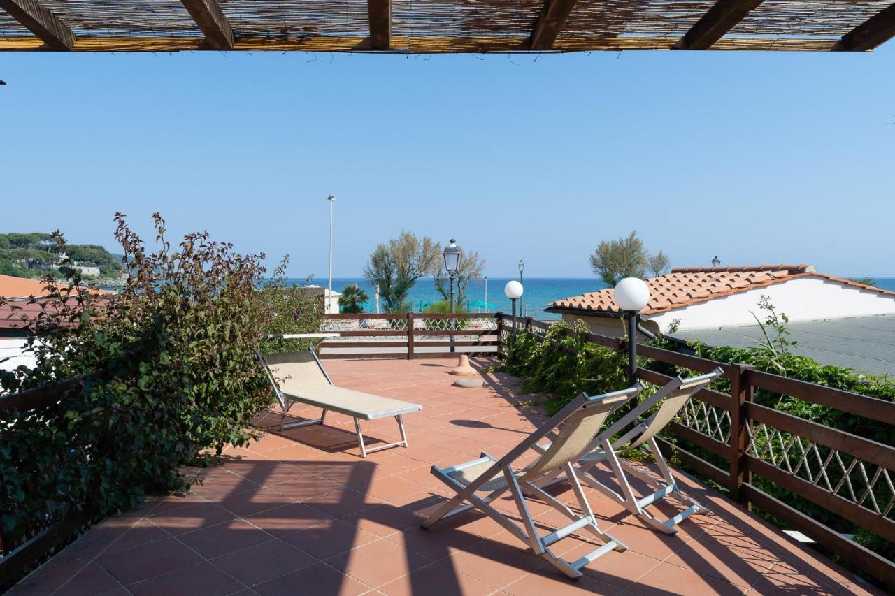 Hotel Delfino Procchio  Esterno foto