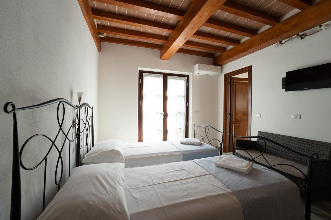 Hotel Delfino Procchio  Esterno foto