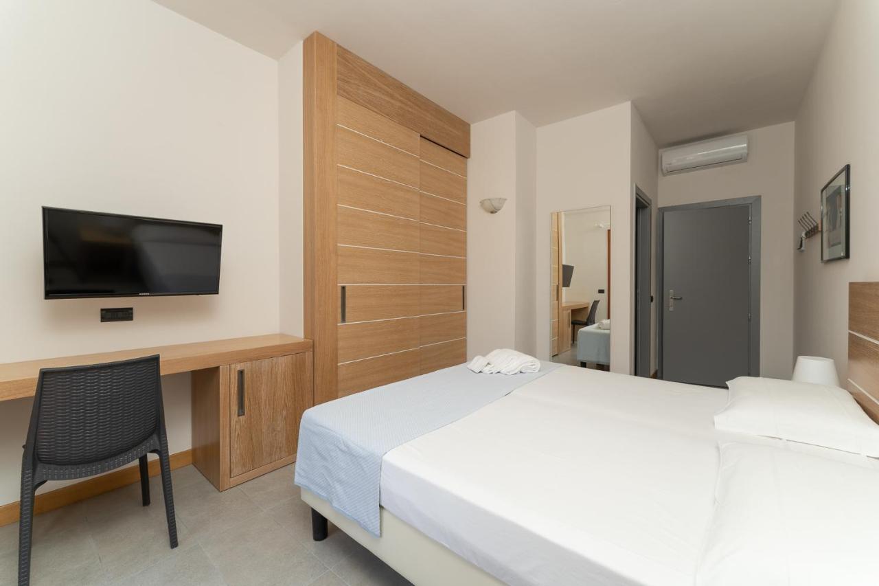 Hotel Delfino Procchio  Esterno foto