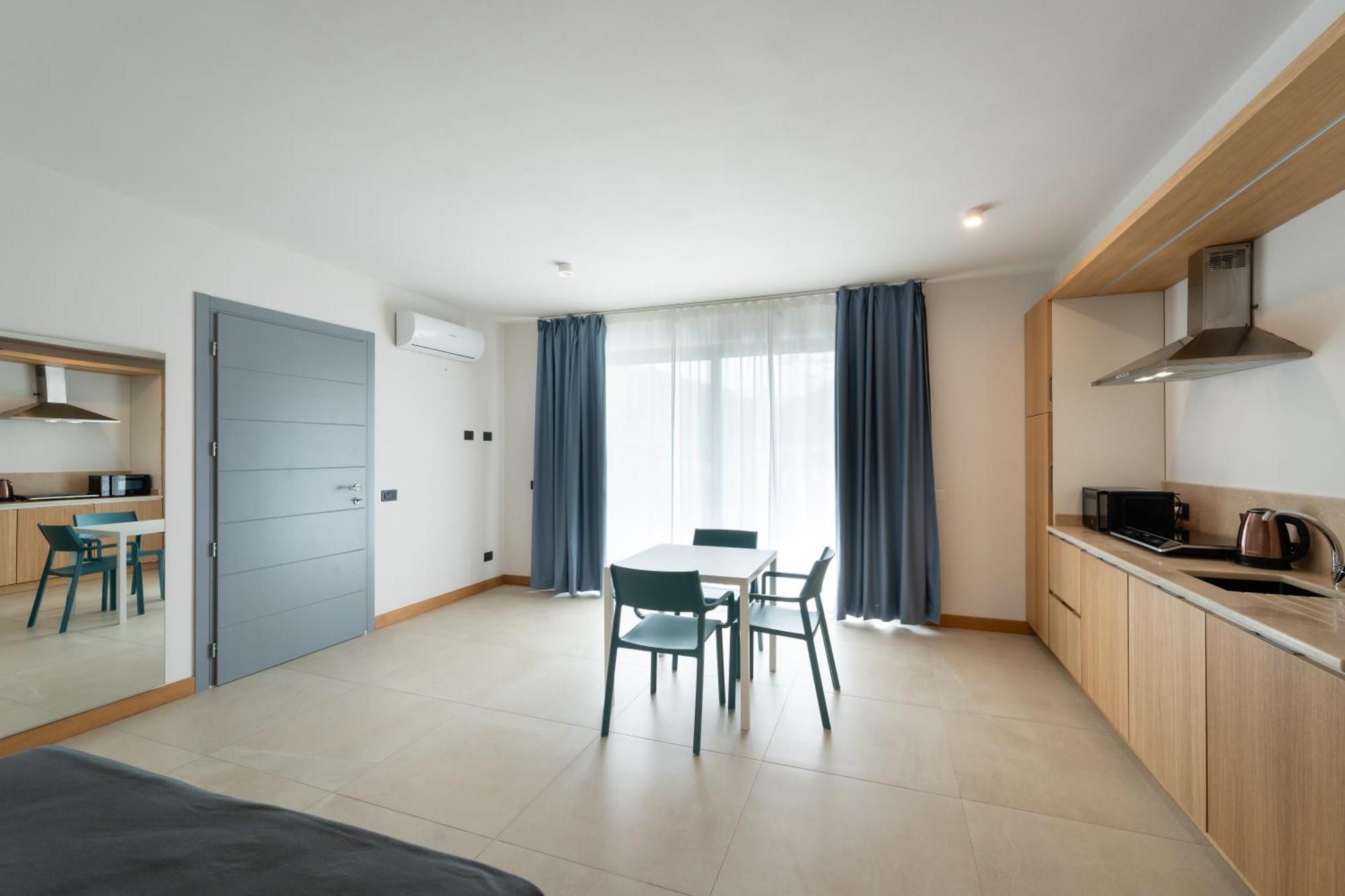 Hotel Delfino Procchio  Esterno foto