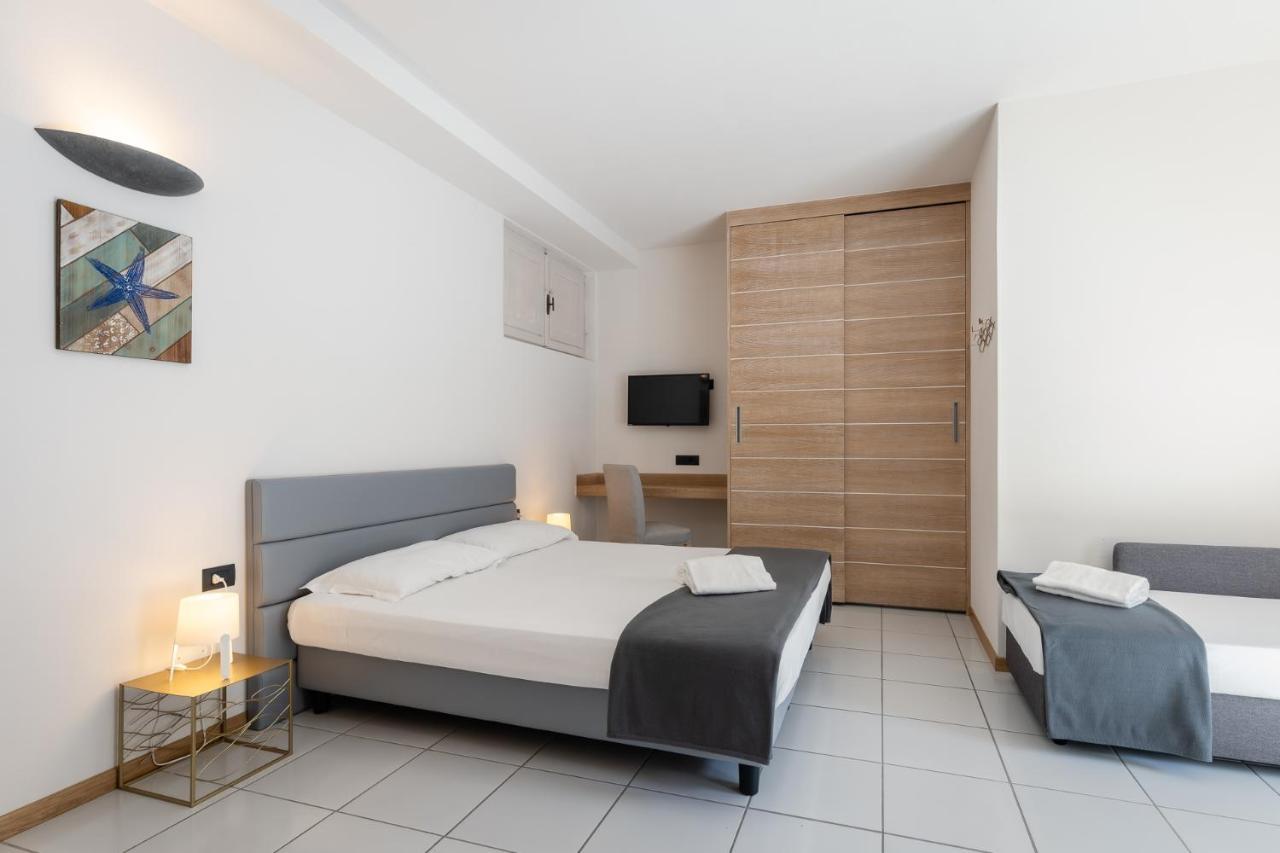 Hotel Delfino Procchio  Esterno foto